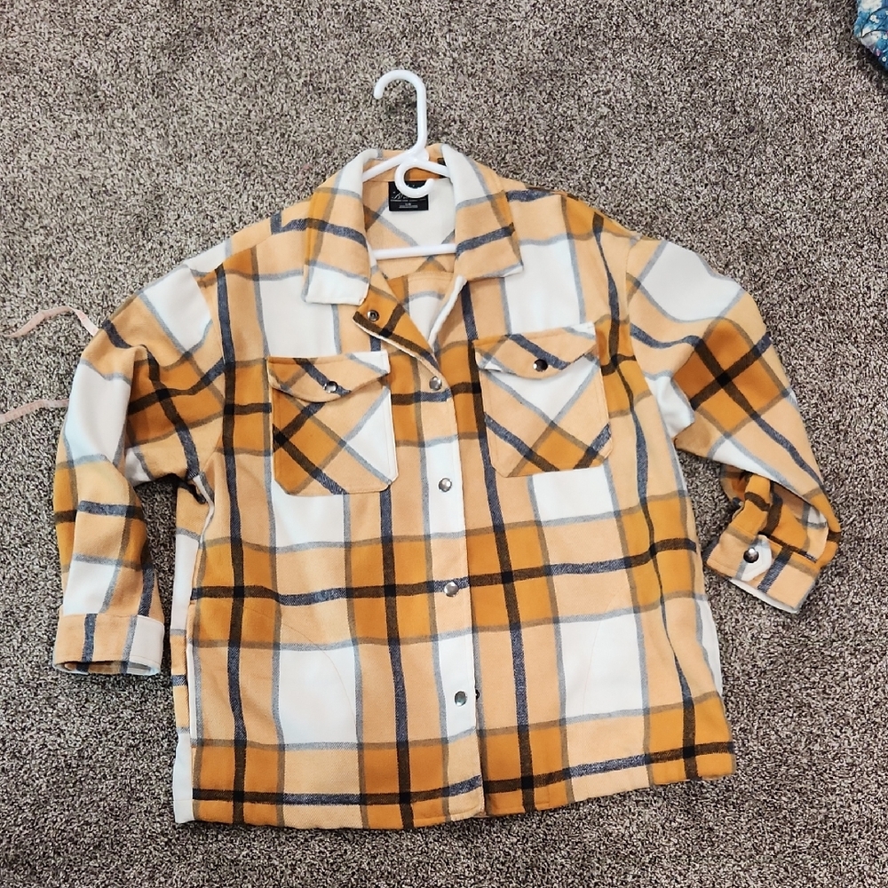 Shacket in Yellow and White